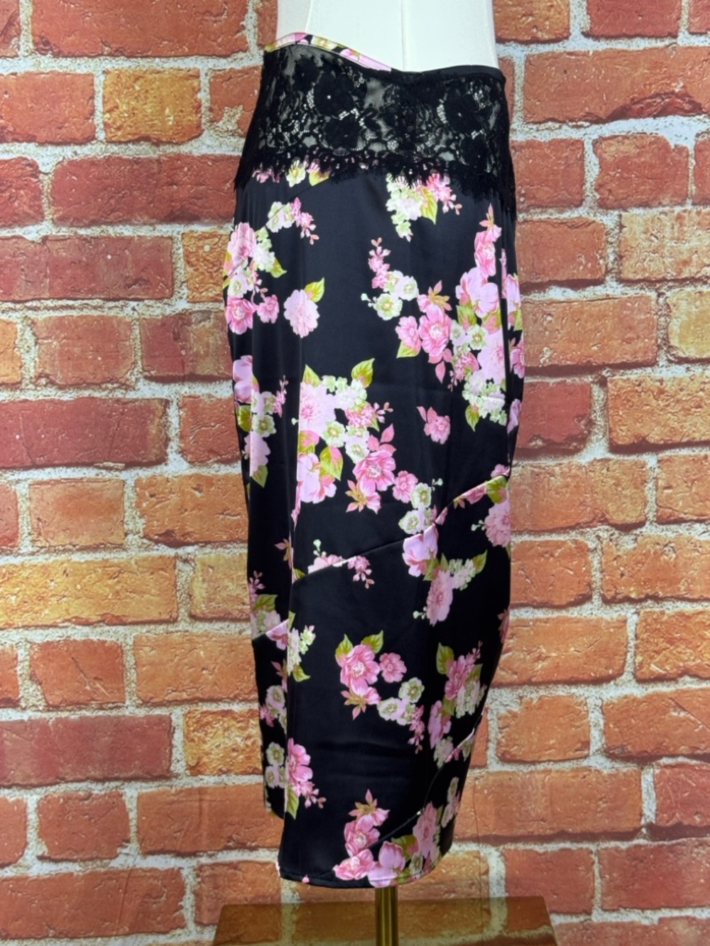 For‎ Love & Lemons Floral Black and Pink Women's Skirt Size Medium - Picture 5 of 15
